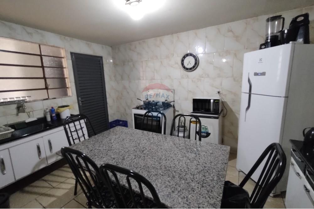 Casa à venda com 3 quartos, 324m² - Foto 18