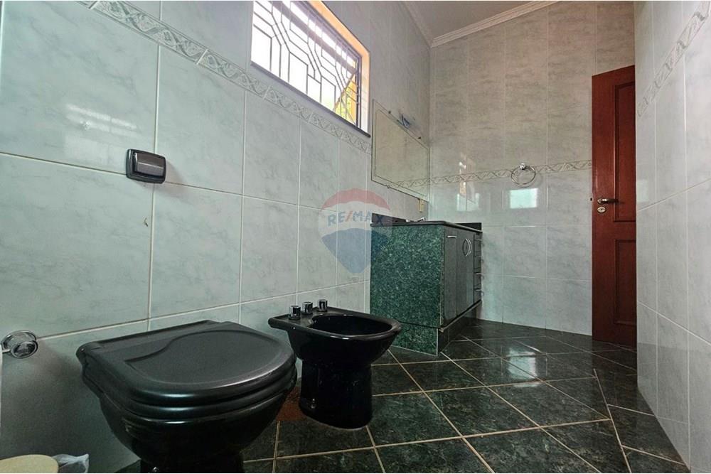 Chácara / Sítio / Fazenda - Venda - Itapira , São Paulo - photo_2025-06-17_17-52-57 (2).jpg - Banheiro - 690291048-31