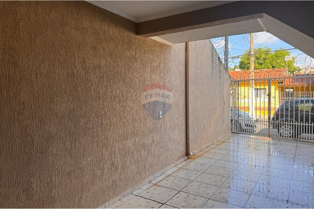 Casa de Vila - Venda - Bragança Paulista , São Paulo - WhatsApp Image 2025-04-28 at 11.57.42.jpeg - Garagem - 690041160-14