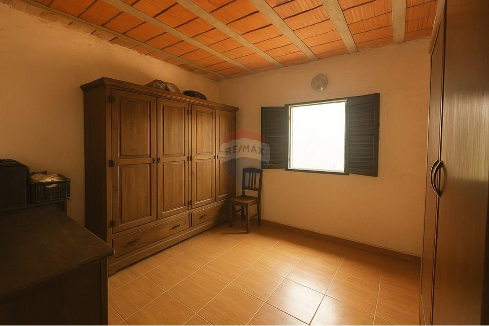 Casa - Venda - Piracicaba , São Paulo - Quarto rústico com móveis de madeira.jpeg - Quarto de família - 690781150-22