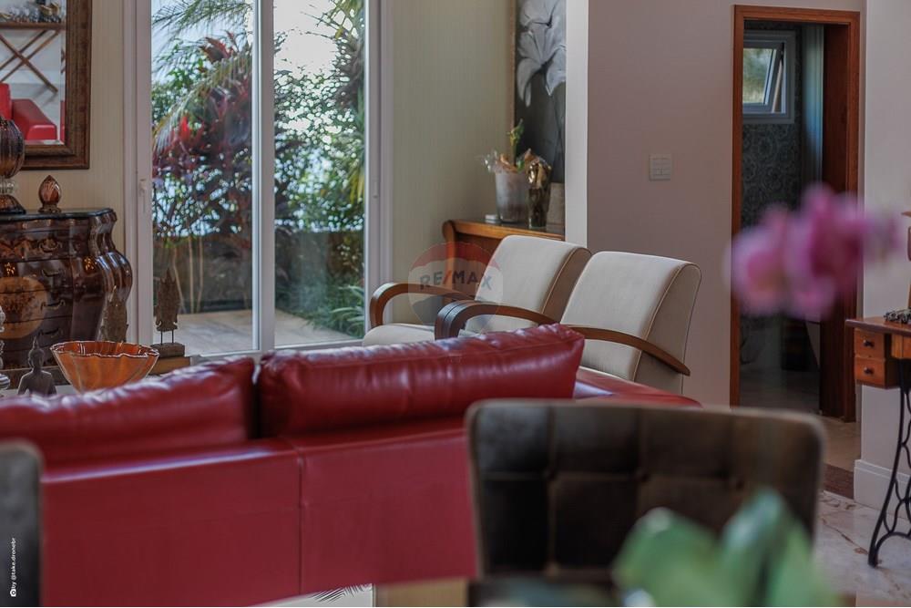 Casa de Condomínio - Venda - Vinhedo , São Paulo - sala sofá vermelho.jpg - 690941020-66