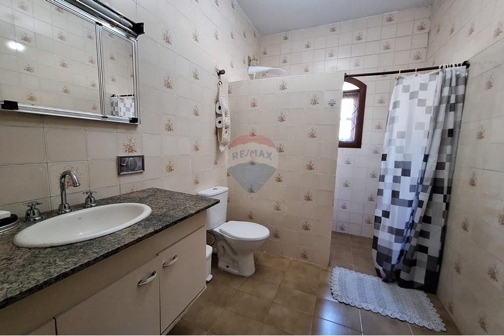 Casa - Venda - Bertioga , São Paulo - casa-com-3-quartos-edicula-a-venda-no-indaia -bertioga-remaxvistalinda-690341014-17-corretora-paulajacometti-FOTO-7-banheiro-2-2 - Banheiro - 690341014-17