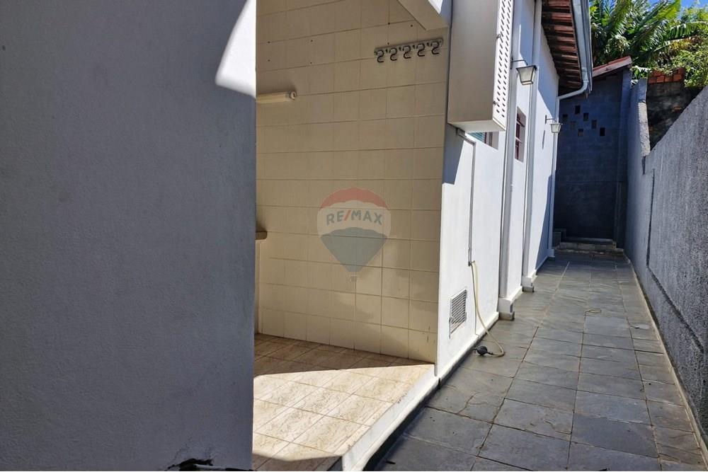 Casa - Alugar - Valinhos , São Paulo - Corredor lateral.jpg - 690851002-133