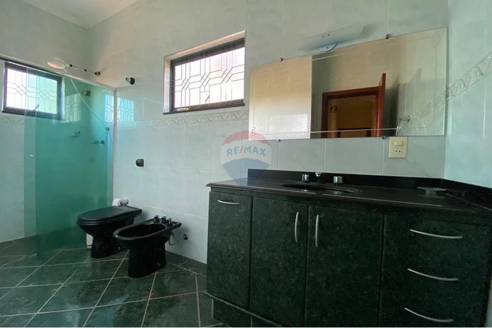 Chácara / Sítio / Fazenda - Venda - Itapira , São Paulo - Imagem do WhatsApp de 2025-02-04 à(s) 12.00.37_4dca3a6c.jpg - Banheiro - 690291048-31