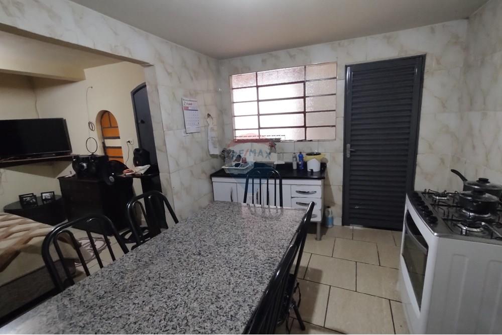 Casa à venda com 3 quartos, 324m² - Foto 17