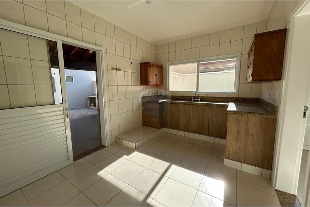 Casa de Condomínio - Alugar - Valinhos , São Paulo - WhatsApp Image 2025-07-25 at 10.54.40 (2).jpeg - Cozinha - 690851090-55