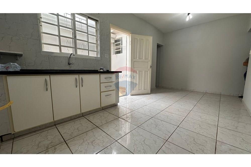 Casa para alugar com 2 quartos, 45m² - Foto 1
