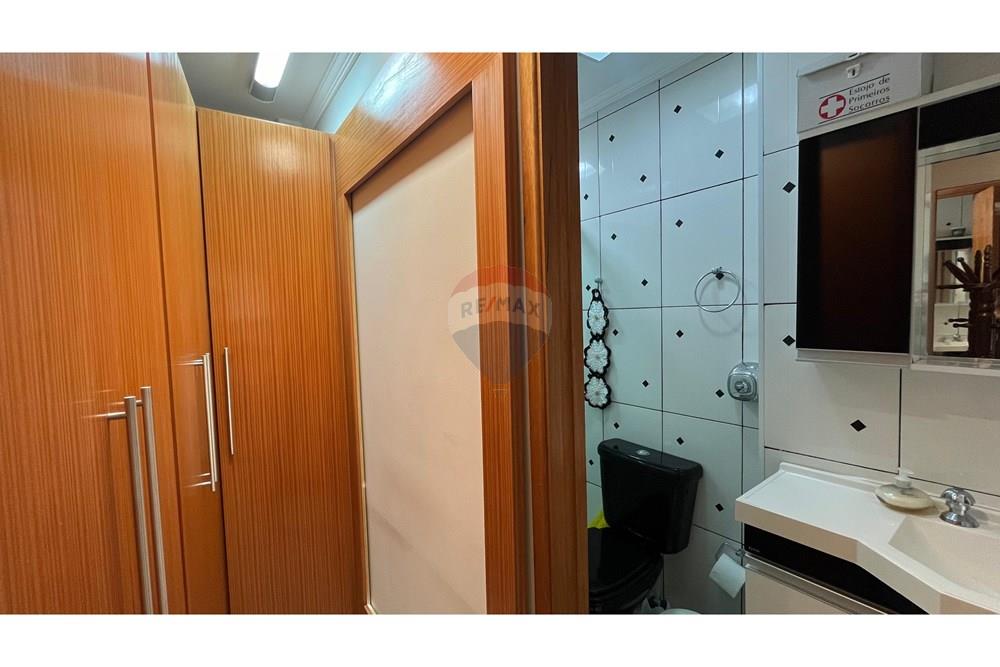 Apartamento - Venda - Guarujá , São Paulo - closet e banheiro.jpeg - 690551057-498