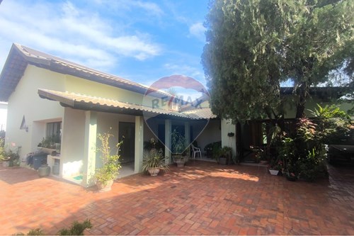 Venda-Casa-RUA ANA CAVALCANTE GARCIA , 135  - Santa Cruz , Rondonópolis , Mato Grosso , 78710802-720561024-116