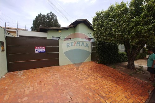 Venda-Casa-Rua Pedro Ferrer , 1638  - Santa Cruz , Rondonópolis , Mato Grosso , 78710-730-720851113-1