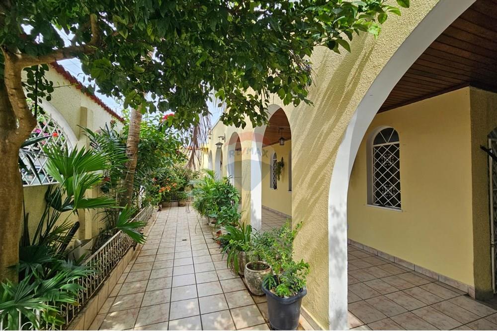 Casa - Venda - Manaus , Amazonas - WhatsApp Image 2025-08-30 at 13.04.16 (1).jpeg - Jardim Interno - 720661042-9