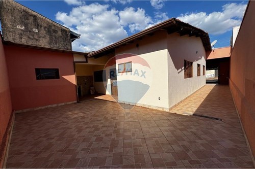 Venda-Casa-Rua Nicola Giarduli , 470  - Próximo USP, Hospital das Clinicas.  - Jardim Arlindo Laguna , Ribeirão Preto , São Paulo , 14056632-780171052-7