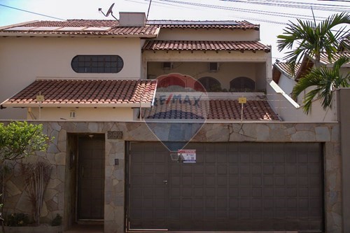 Venda-Sobrado-Rua Paraíba , 292  - Próximo ao Edifício Primavera  - Residencial Primavera , São Joaquim da Barra , São Paulo , 14600-000-780301007-4