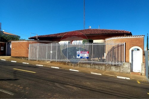 Venda-Casa-Rua Cavalheiro Ângelo Presotto , 630  - Estádio Lancha Filho  - São José , Franca , São Paulo , 14401289-780231035-26
