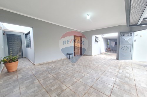Venda-Casa-Avenida Três , 1406  - Próximo ao Posto Ipiranga  - Jardim Teixeira , Orlândia , São Paulo , 14620000-780111003-40