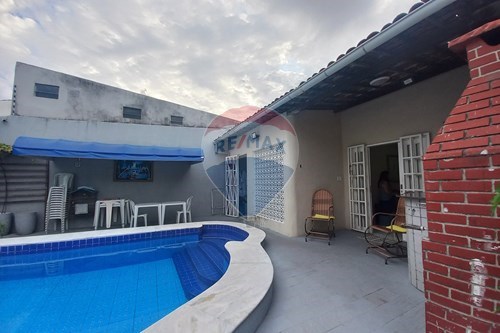 Venda-Casa-Rua Durval Coelho Normande , 92  - depois a direita da Faculdade Maurício de Nassau  - Farol , Maceió , Alagoas , 57055210-850271020-166