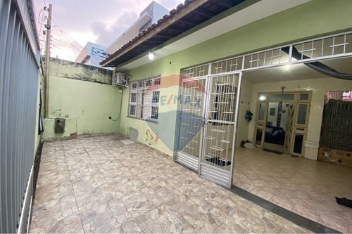 Venda-Casa-Rua Leopoldo Mesquita , 141  - Proximo a Av. Hermes Fontes  - Grageru , Aracaju , Sergipe , 49025380-850581225-39