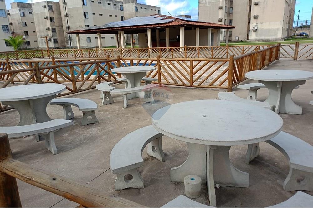 Apartamento - Venda - Maceió , Alagoas - Mesas com guarda sol do lado da piscina.jpeg - Jardim Externo - 850271162-61