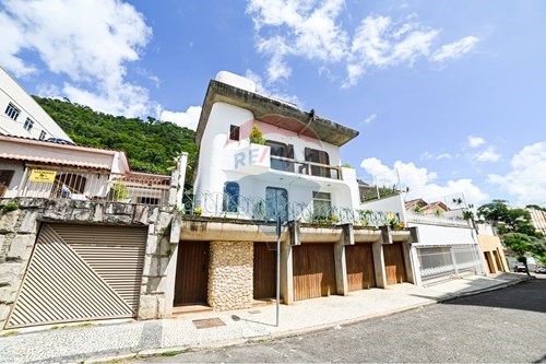 Venda-Casa-Rua General João Marcelino , 93  - Próximo a Igreja Melquita  - Santa Helena , Juiz de Fora , Minas Gerais , 36015270-860211097-31