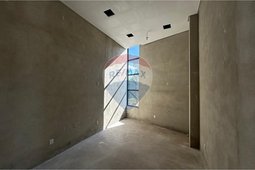 Venda-Ponto Comercial/ Loja-Rua Benvindo de Paula , 495  - Entrada principal de Lima Duarte  - Centro , Lima Duarte , Minas Gerais , 36140000-860321053-3