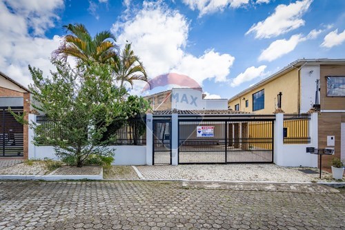 Venda-Casa-Rua Arthur Max Degwert , 78  - Igreja  - Quintas das Avenidas , Juiz de Fora , Minas Gerais , 36045-570-860301016-225