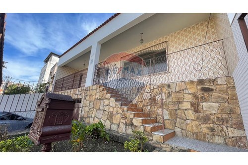 Venda-Casa-Rua: Professor Francisco Faria , 880  - Bairu , Juiz de Fora , Minas Gerais , 36050-140-860381044-4