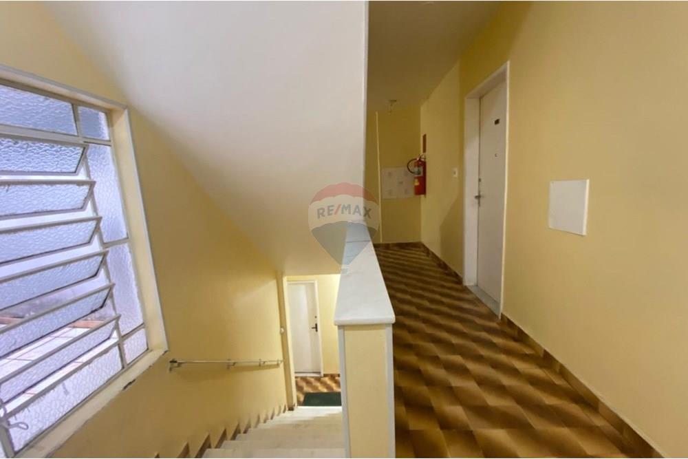 Apartamento - Alugar - Juiz de Fora , Minas Gerais - Escada e corredor do prédio.jpeg - 860271015-20