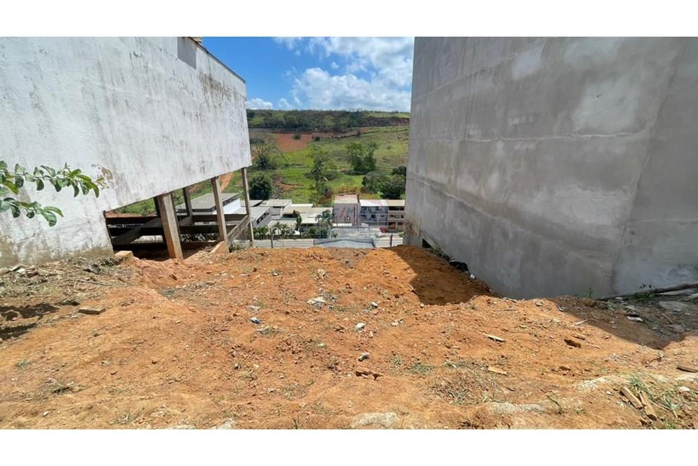 Terreno - Venda - Muriaé , Minas Gerais - Imagem do WhatsApp de 2025-10-02 à(s) 10.38.05_cf8a5808.jpg - Quintal - 860371029-8