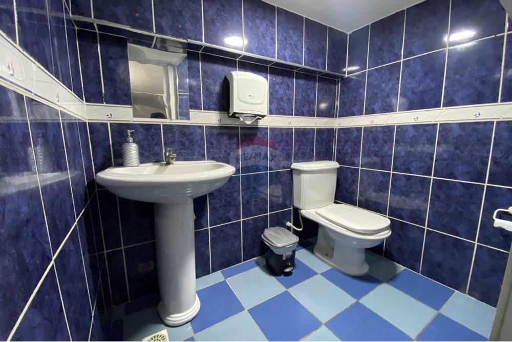 Ponto Comercial/ Loja - Venda - Juiz de Fora , Minas Gerais - WhatsApp Image 2025-02-07 at 10.50.08.jpeg - Banheiro - 860431055-3