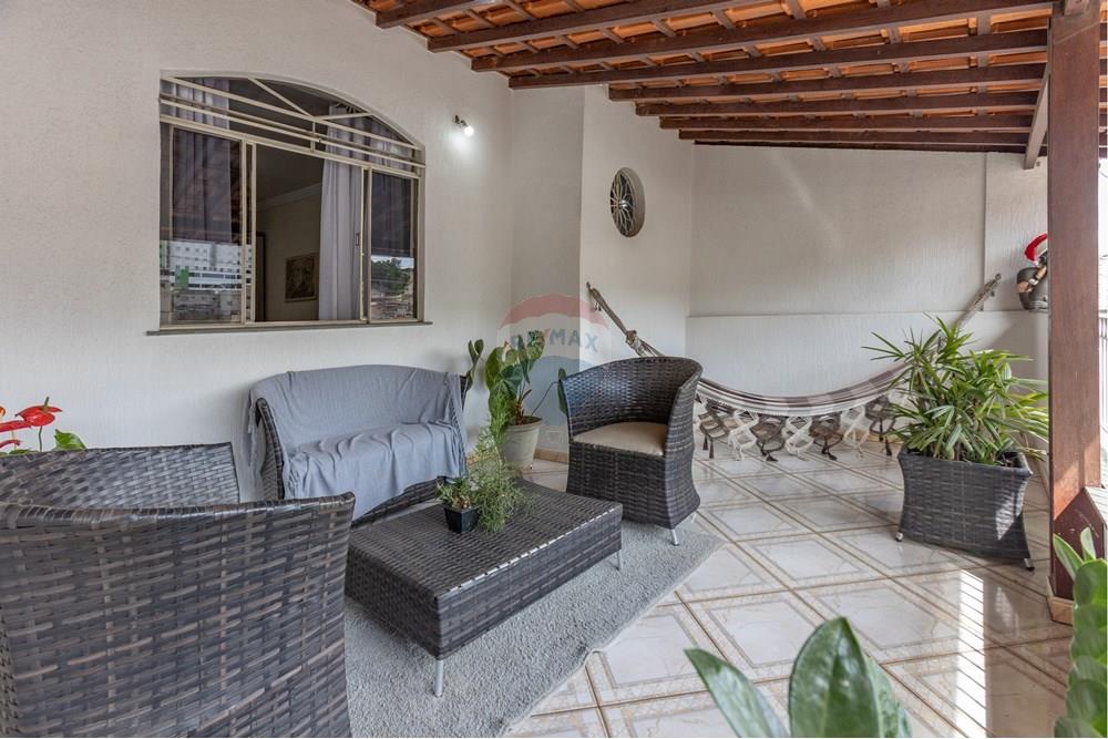 Casa - Venda - Juiz de Fora , Minas Gerais - varanda.jpg - Varanda - 860231017-140