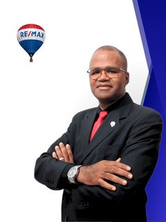 Carlos  Corsaty - RE/MAX CONSULT