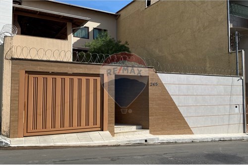 Venda-Casa-Rua Cirineu Teixeira , 245  - Atrás da academia ALP FIT  - Alipinho , Coronel Fabriciano , Minas Gerais , 35171056-870711025-2