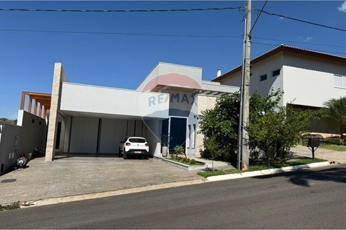 Venda-Casa-Avenida Vereador Revalino José Carneiro , 170  - Avenida Principal  - Vilagio I , Araxá , Minas Gerais , 38184488-870431031-56
