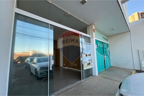 Alugar-Cj. Comercial/ Sala-Avenida Prefeito Aracely de Paula , 1690  - Proximo a Imobiliaria RE/MAX Nascentes  - Centro , Araxá , Minas Gerais , 38184023-870431063-6