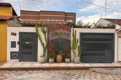 Venda-Casa-RUA ANTENOR PEREIRA GOULART , 60  - Centro , São Sebastião do Paraíso , Minas Gerais , 37950-038-870601029-96