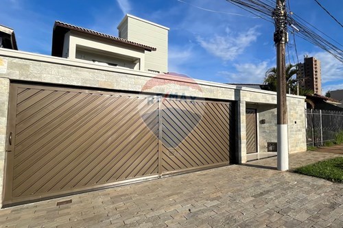 Venda-Casa-Avenida Prefeito Aracely de Paula , 1660  - Centro , Araxá , Minas Gerais , 38184023-870431012-51