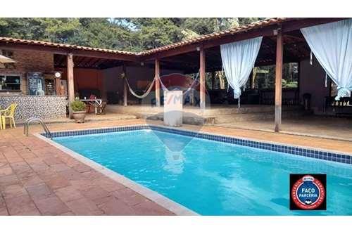 Alugar-Ponto Comercial/ Loja-Rua Seis , 553  - Condomínio Retiro do Chalé  - Centro , Brumadinho , Minas Gerais , 35460-000-870421052-44