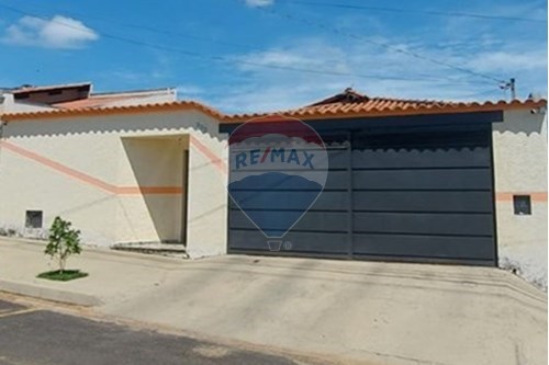 Venda-Casa-Avenida Maria Aparecida Pereira , 425  - Recanto do Bosque , Araxá , Minas Gerais , 38182807-870431028-38