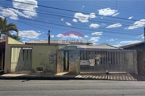 Venda-Casa-Rua do Garimpo , 256  - Centro , Araxá , Minas Gerais , 38183010-870431059-14