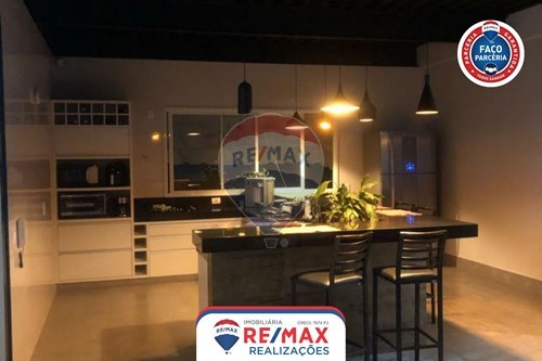 Venda-Casa-Rua Vereador Clêinio Carvalho , 66  - Alto dos Caiçaras , Patos de Minas , Minas Gerais , 38702209-870631024-21