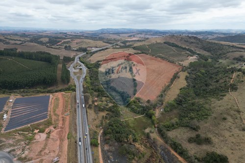 Venda-Chácara / Sítio / Fazenda-Rodovia Fernão Dias , Km 742  - Rodovia Fernão Dias  - Centro , Três Corações , Minas Gerais , 37418760-870361041-120