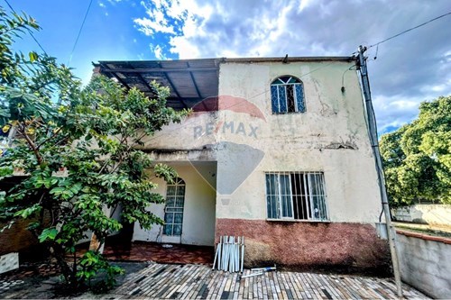 Venda-Casa-Rua Simonton , 617  - Santa Rita , Governador Valadares , Minas Gerais , 35040500-870671032-3