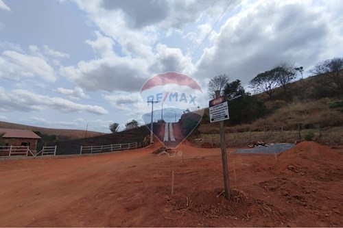 Venda-Chácara / Sítio / Fazenda-Rua Moreira Sáles , 1422  - proximo a Br 116 sentido engenheiro caldas  - Vila Bretas , Governador Valadares , Minas Gerais , 35030390-870671017-93