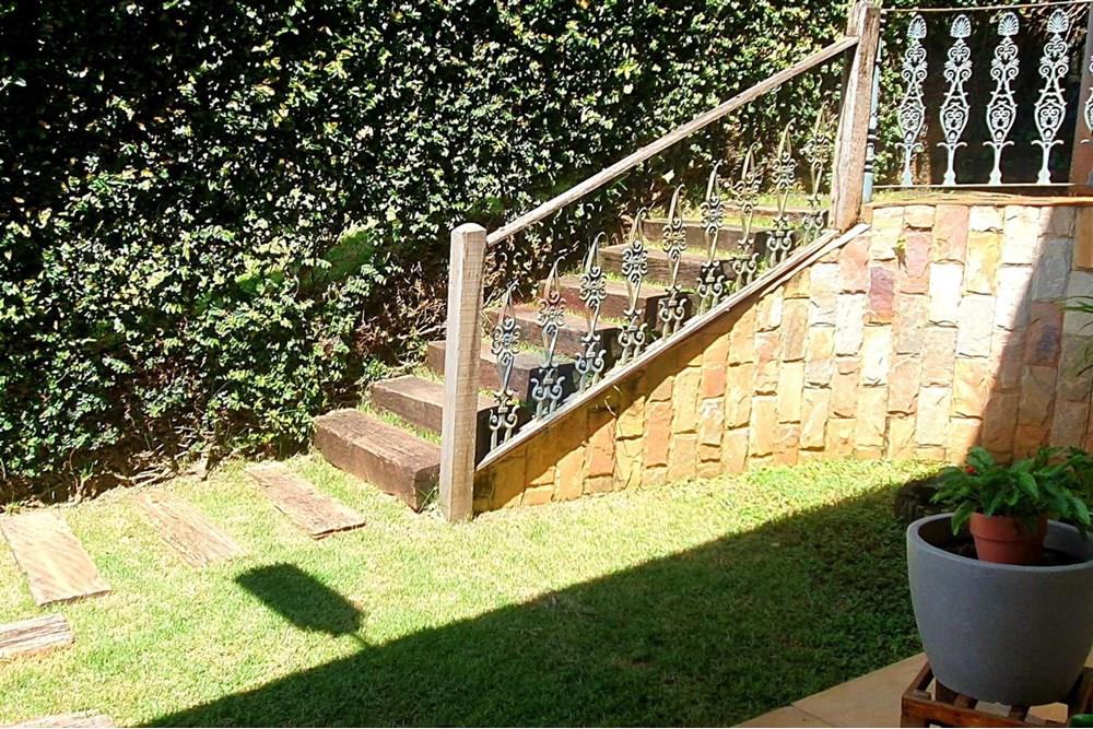 Casa de Condomínio - Venda - Nova Lima , Minas Gerais - Foto casa lateral esquerda escadas 1.jpeg - 870241097-27