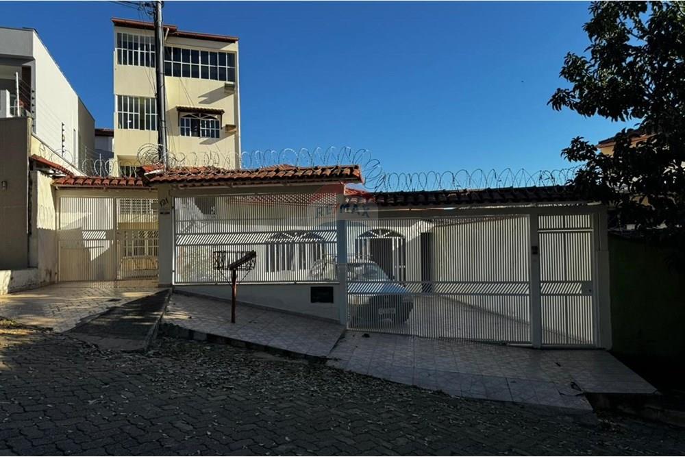 Casa - Venda - Governador Valadares , Minas Gerais - Fachada casa + prédio.jpg - 870671006-42