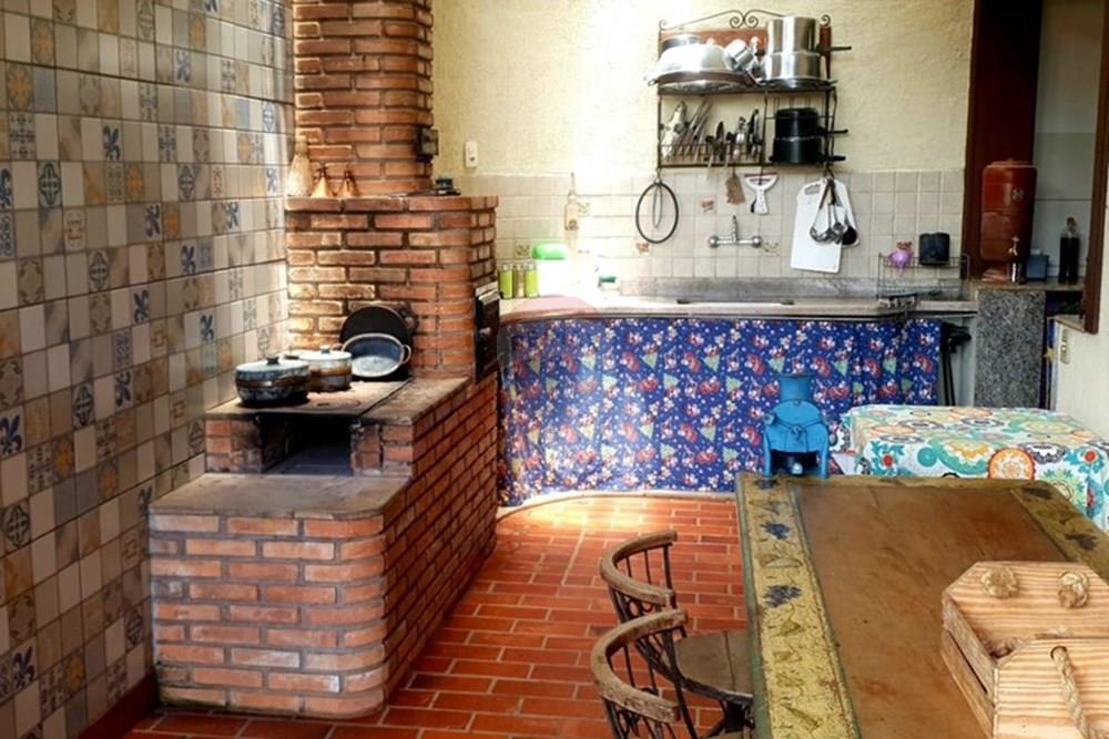 Casa de Condomínio - Venda - Nova Lima , Minas Gerais - Foto casa lateral esquerda cozinha externa forno e fogão de Lenha 1.jpeg - 870241097-27