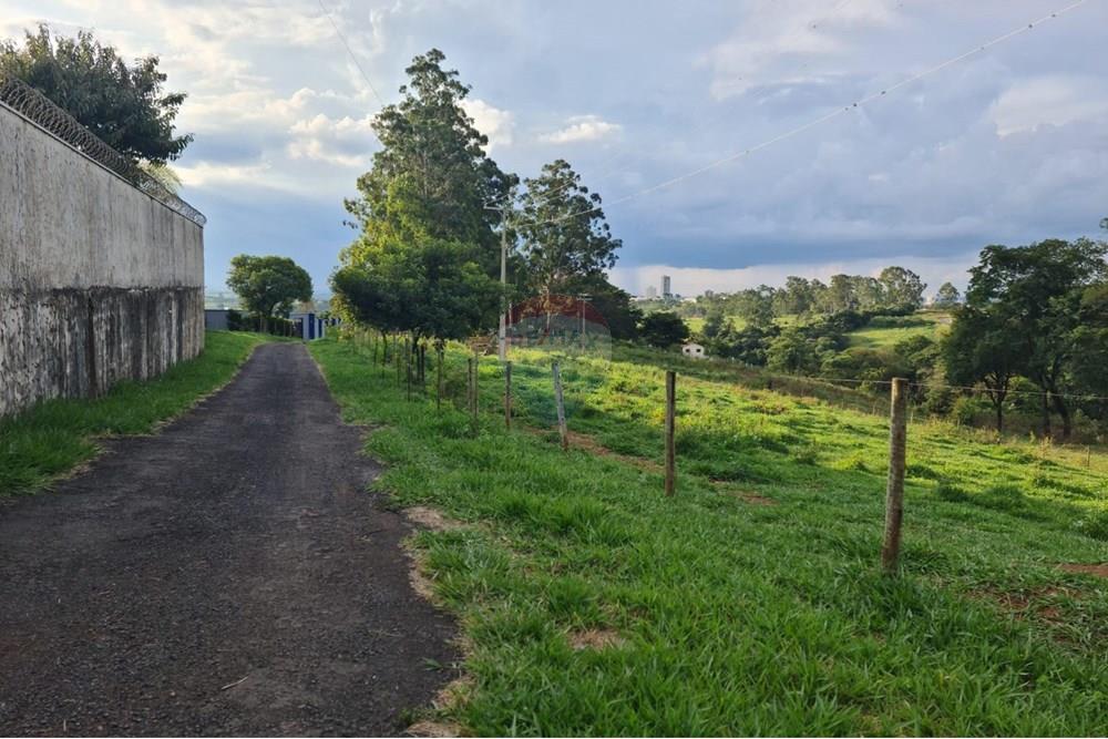 Terreno - Venda - Araxá , Minas Gerais - ADOLFO MARQUES DE SÁ TERRENO ESTRADA VELHA DO BARREIRO FOTO muro do lado .jpg - 870431004-103