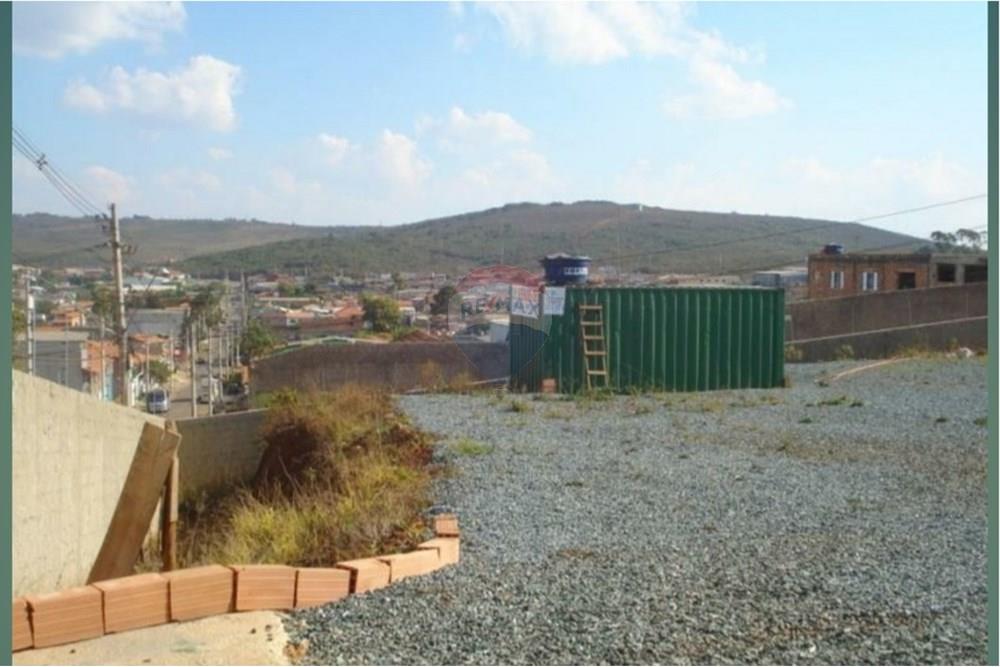 Terreno - Venda - Nova Lima , Minas Gerais - 2 - Esquerda do portao.jpg - Pátio interno - 870421006-15