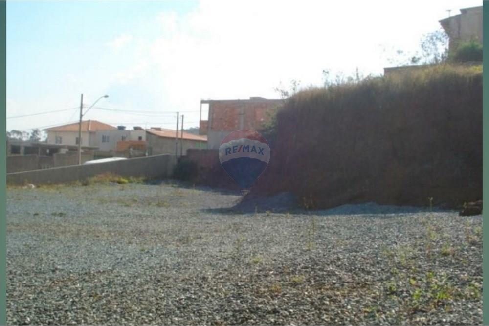 Terreno - Venda - Nova Lima , Minas Gerais - 4 - A direita do portao.jpg - Pátio interno - 870421006-15