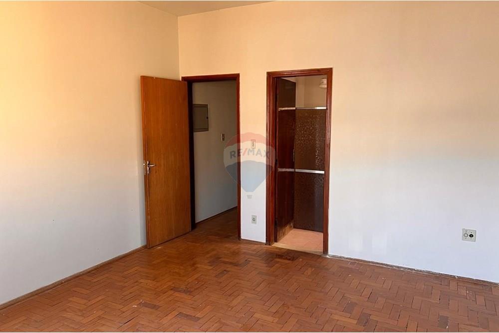 Casa - Venda - Uberaba , Minas Gerais - WhatsApp Image 2025-10-28 at 09.11.59 (1).jpeg - 870291032-7